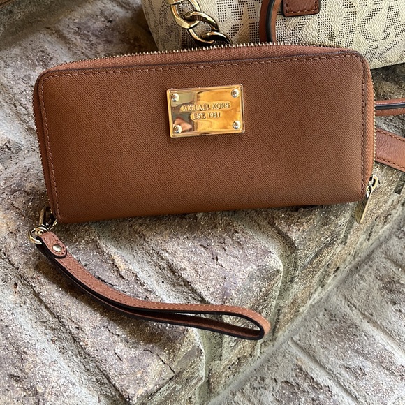 Michael kors purse and wallet bundle tan and brown - Picture 2 of 9